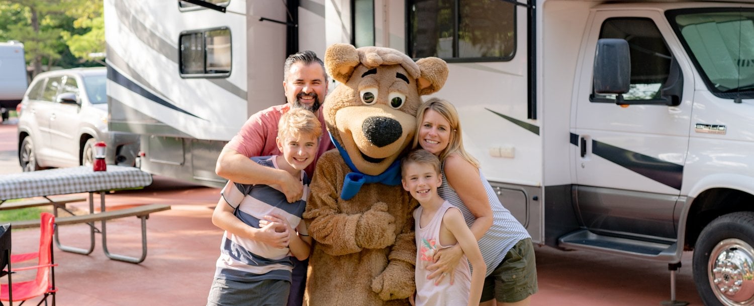 Character Interactions at Jellystone Park™ Kozy Rest