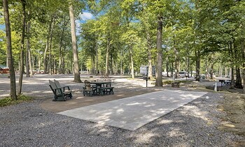 RV Sites at Jellystone Park™ Kozy Rest