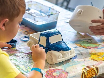 Arts & Crafts at Jellystone Park™ Kozy Rest