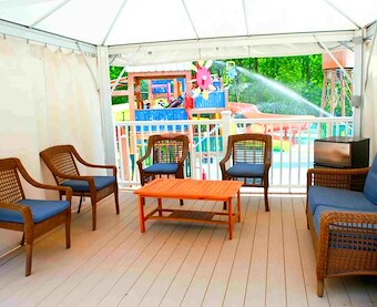 Pool Cabana Rentals of Jellystone Park™ Lancaster County