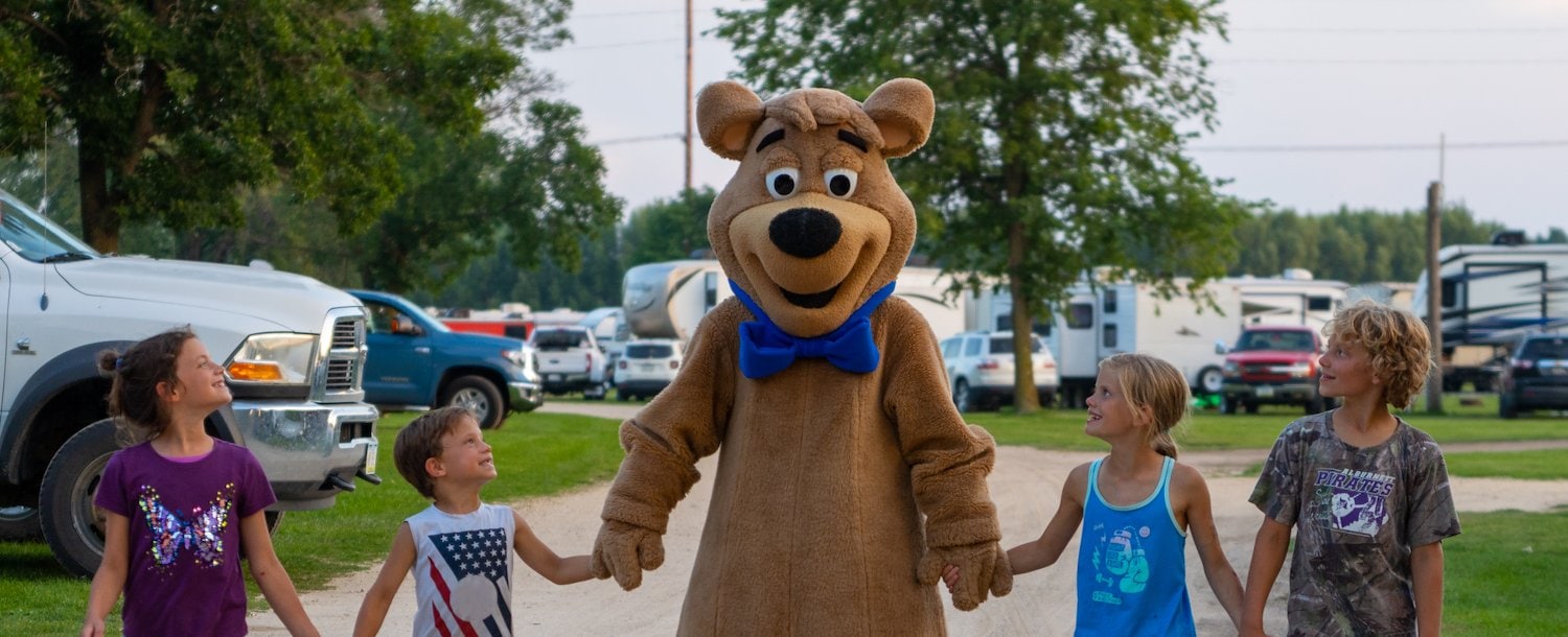 Character Interactions at Jellystone Park™ Mill Run