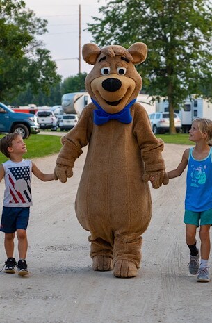 Character Interactions at Jellystone Park™ Mill Run