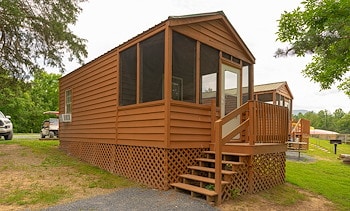 Lodging of Jellystone Park™ Cavendish