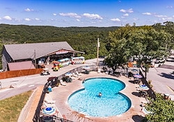 Jellystone Park™ St. Louis Eureka