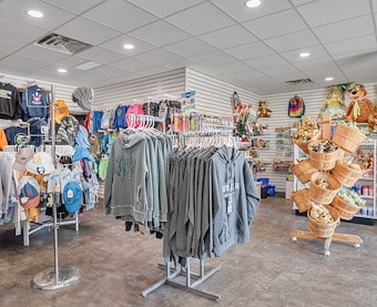 Yogi Bear Gifts and Souvenirs in Jellystone Park™ Sioux Falls