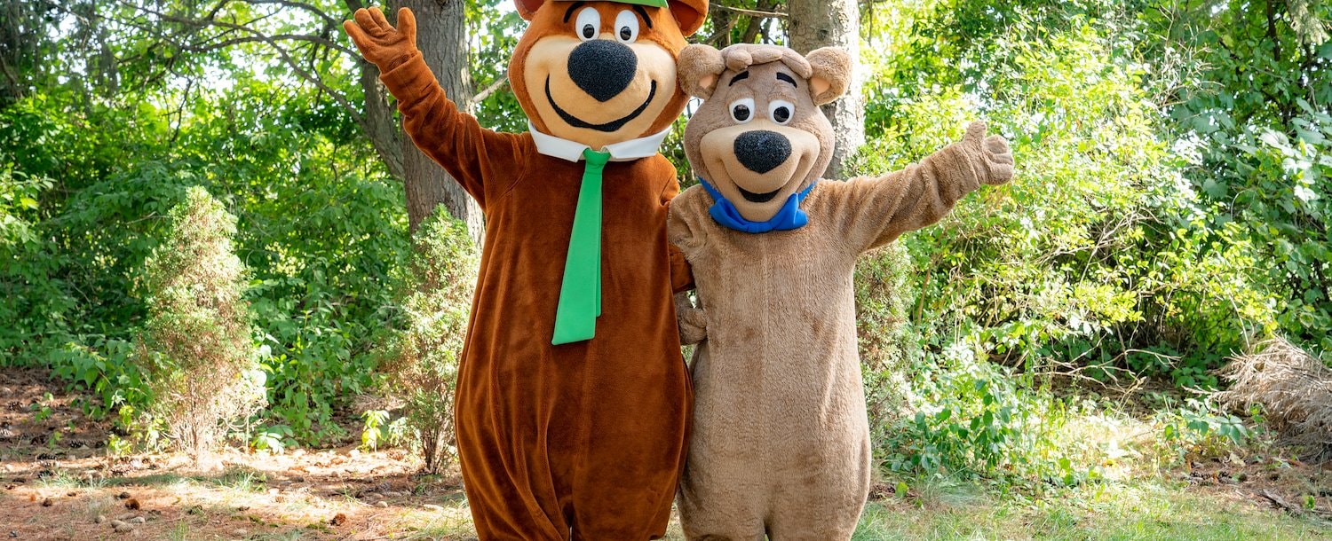 Character Interactions at Jellystone Park™ Glen Ellis