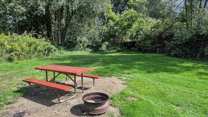 Best Ways to Clean Camping Table: Quick, Easy, and Effective Tips