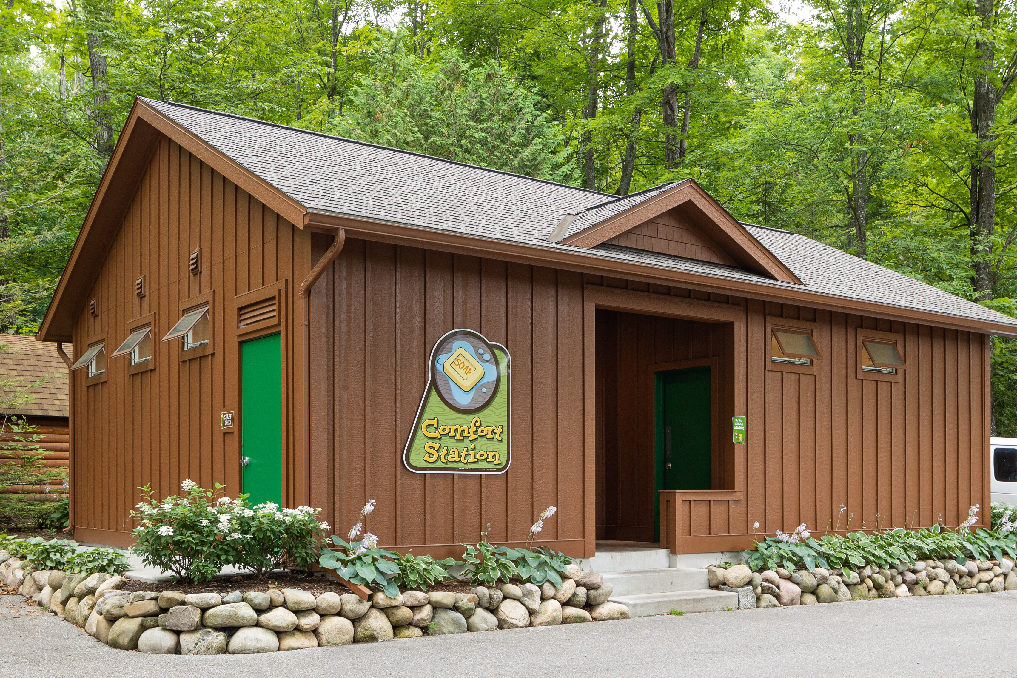Comfort Stations at Jellystone Park™ Golden Valley