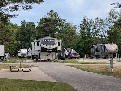 Stay Your Way at Jellystone Park™ Watts Bar Lake