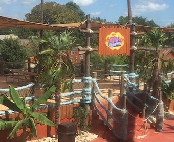 Jake’s Hideaway Cabana of Jellystone Park™ North Texas