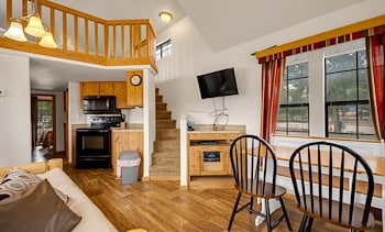 Lodging at Jellystone Park™ Texas Wine Country