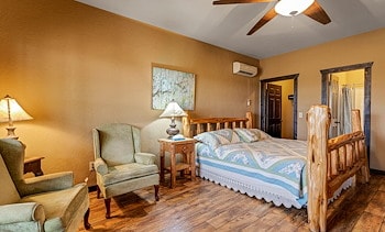 Lodging at Jellystone Park™ Wichita Falls