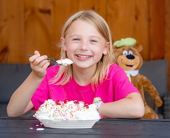 Campfire Canteen of Jellystone Park™ Tyler Texas