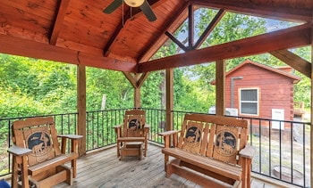 Lodging at Jellystone Park™ Shenandoah Valley