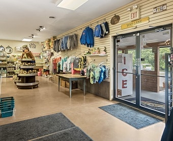 Ranger Station Camp Store at Jellystone Park™ Natural Bridge