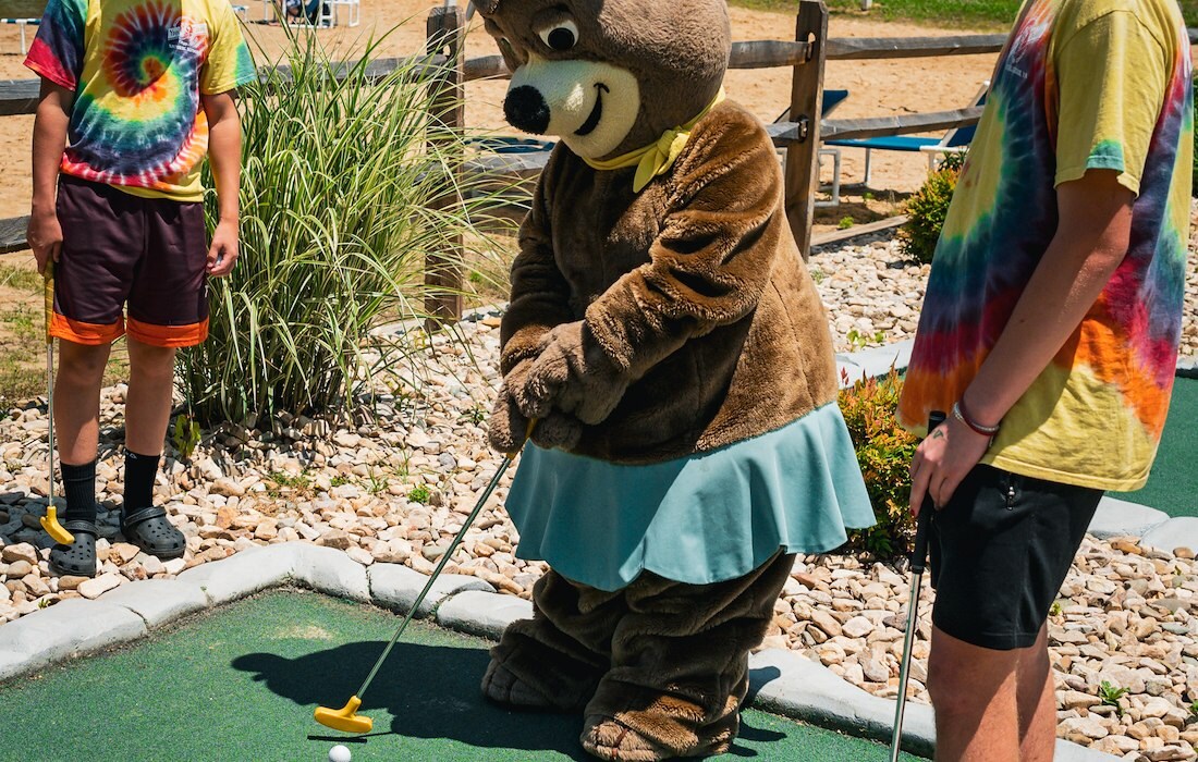 Hole Mini Golf Challenge at Jellystone Park™ Natural Bridge