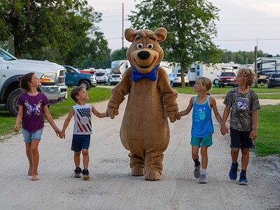 Hang Out with Characters in Jellystone Park™ Williamsburg