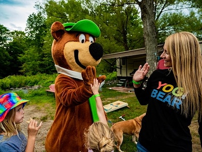 High Fives with Boo Boo™ at Jellystone Park™ Williamsburg