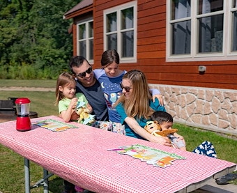 Picnic Area in Jellystone Park™ Williamsburg