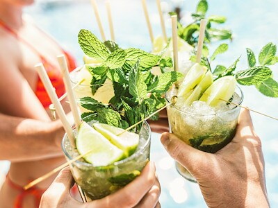 Poolside Bar at Jellystone Park™ Wisconsin Dells