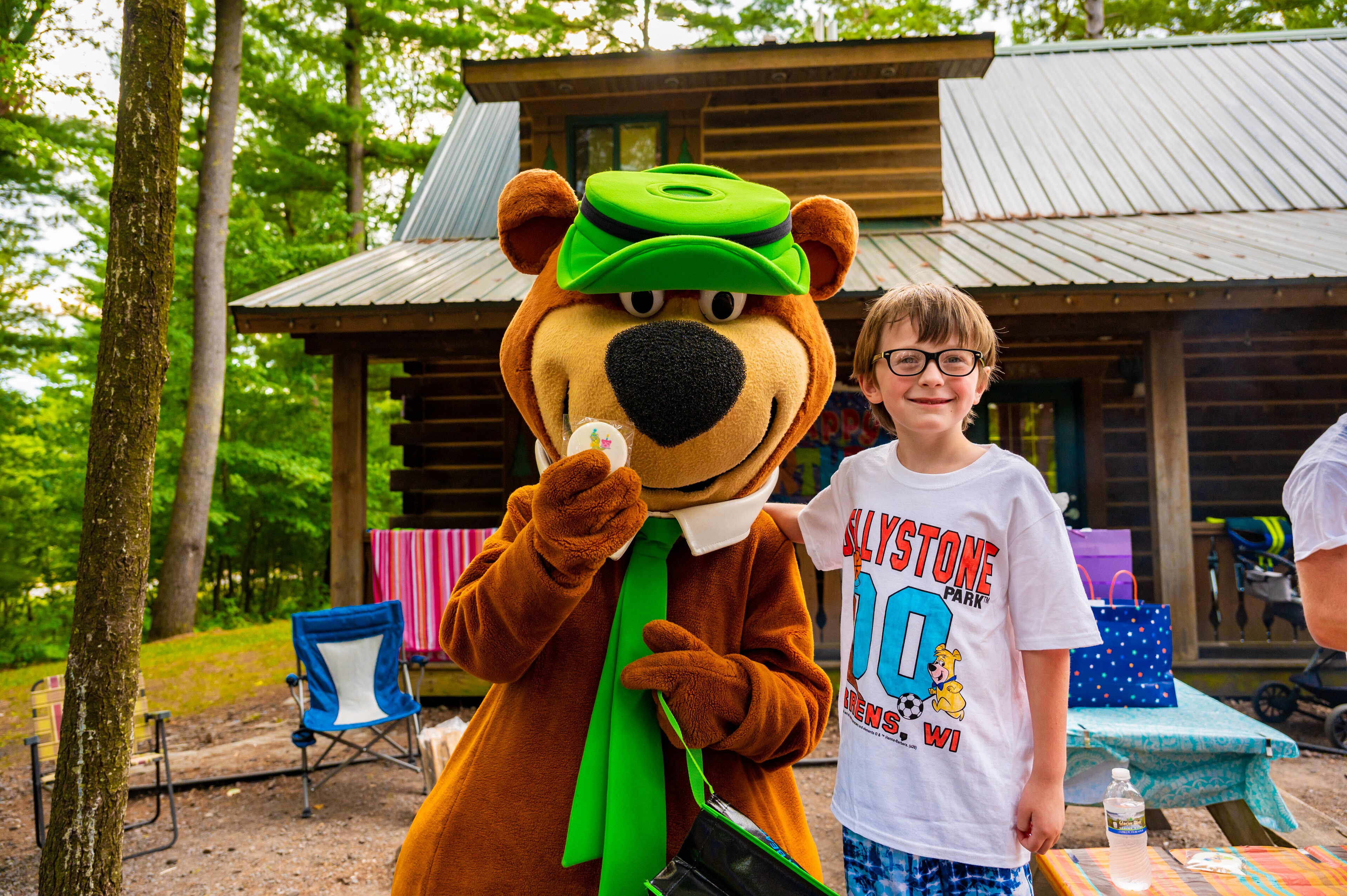 Become BFFs at Jellystone Park™ Warrens