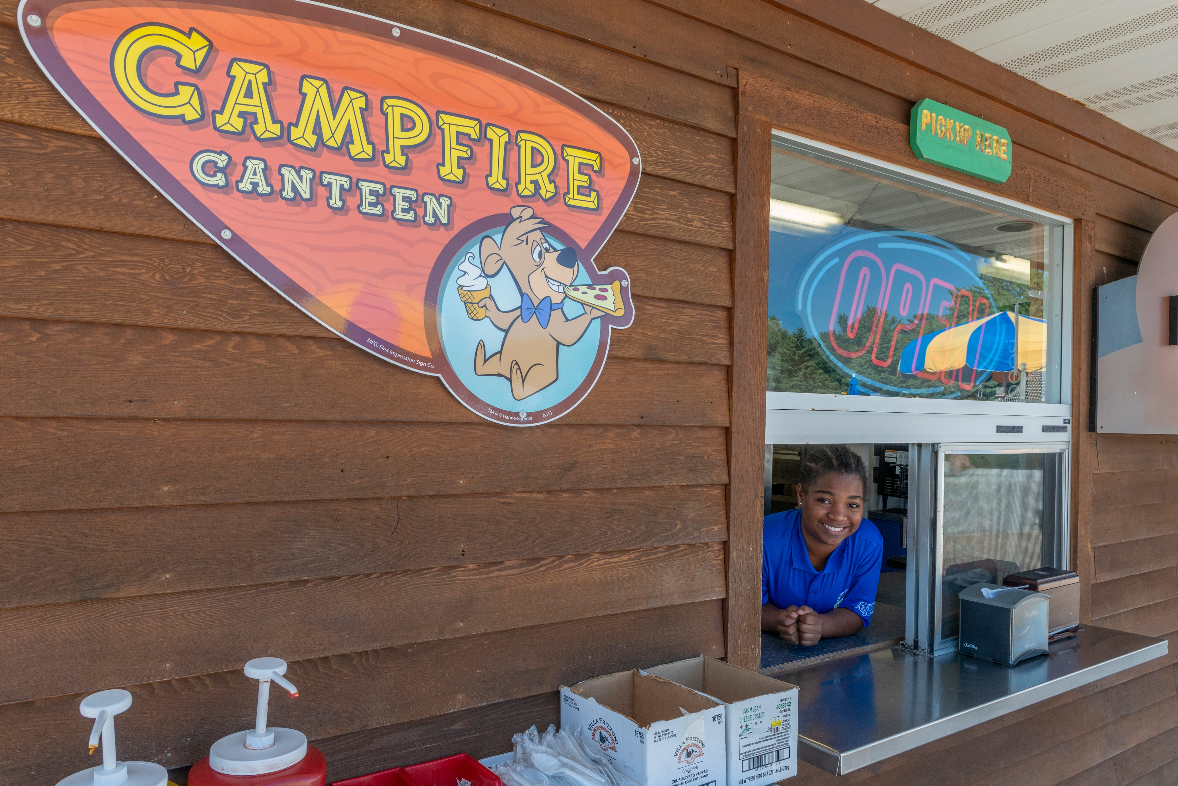 Campfire Canteen at Jellystone Park™ Warrens