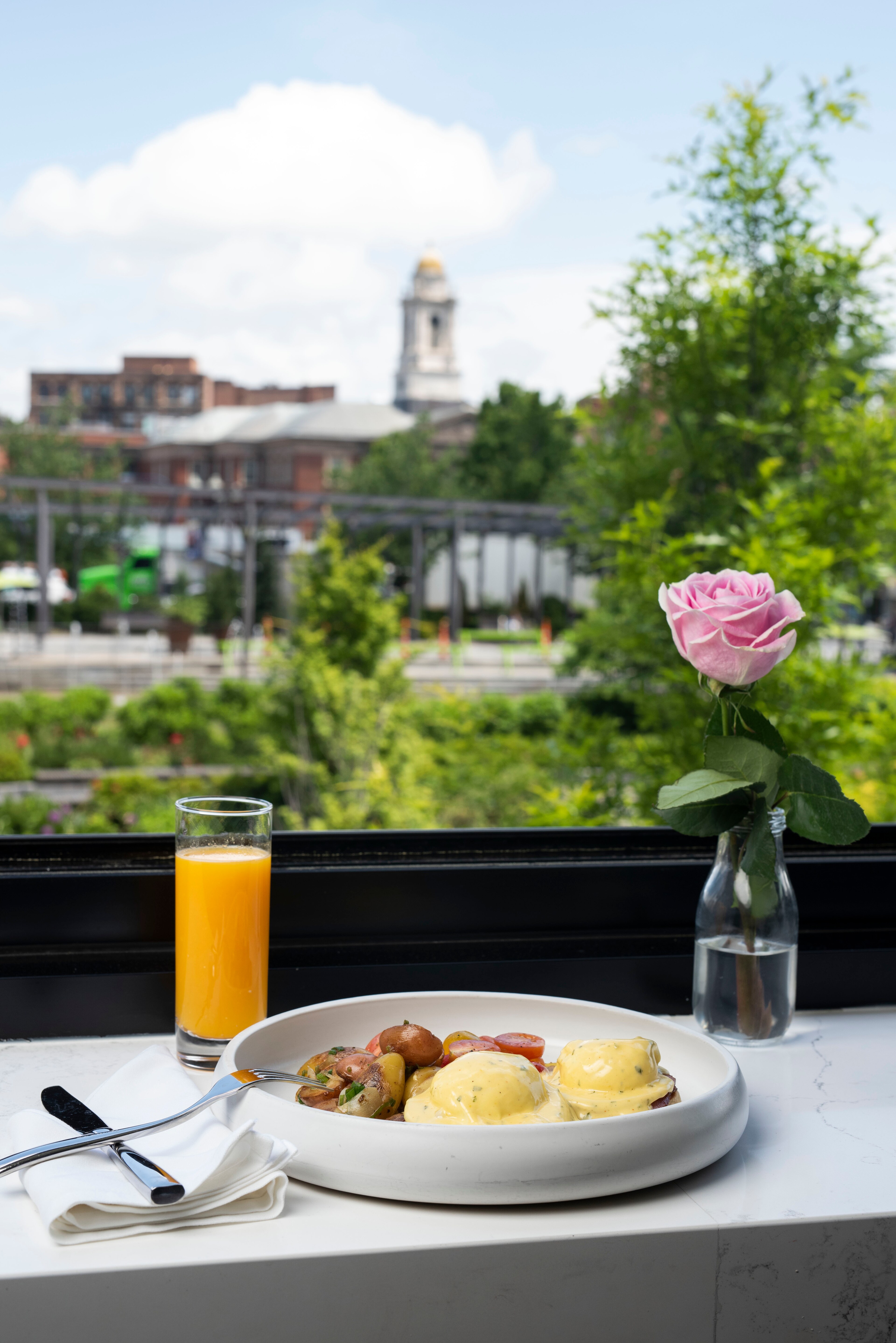 Breakfast with fresh juice and city views at ROSE Town Kitchen & Bar, Boston Downtown