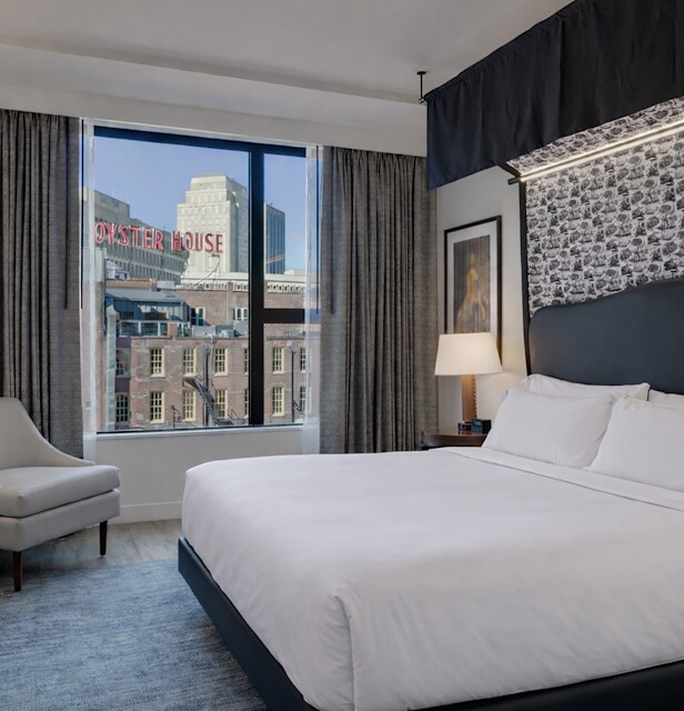 1 King Bed Room at Canopy by Hilton Boston Downtown - 4