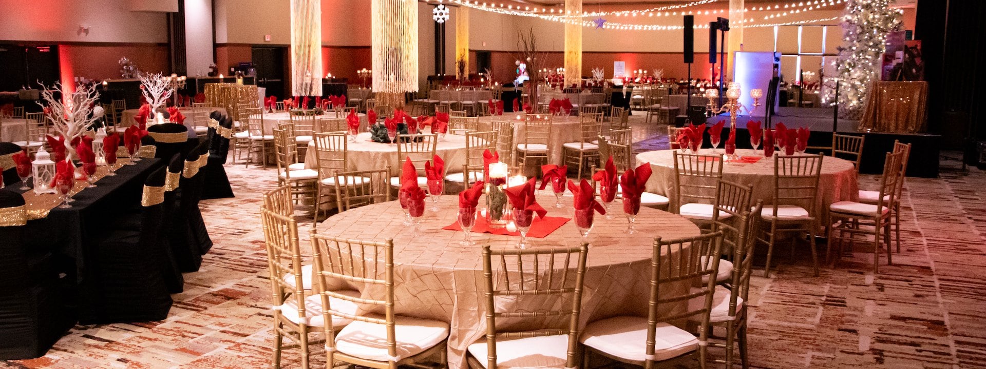 A large banquet hall with tables and chairs, Chula Vista Resort, Wisconsin Dells, Wisconsin