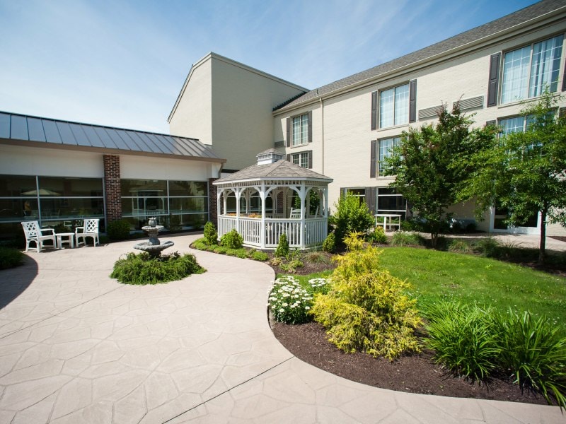 Life at Commonwealth Senior Living at Leigh Hall