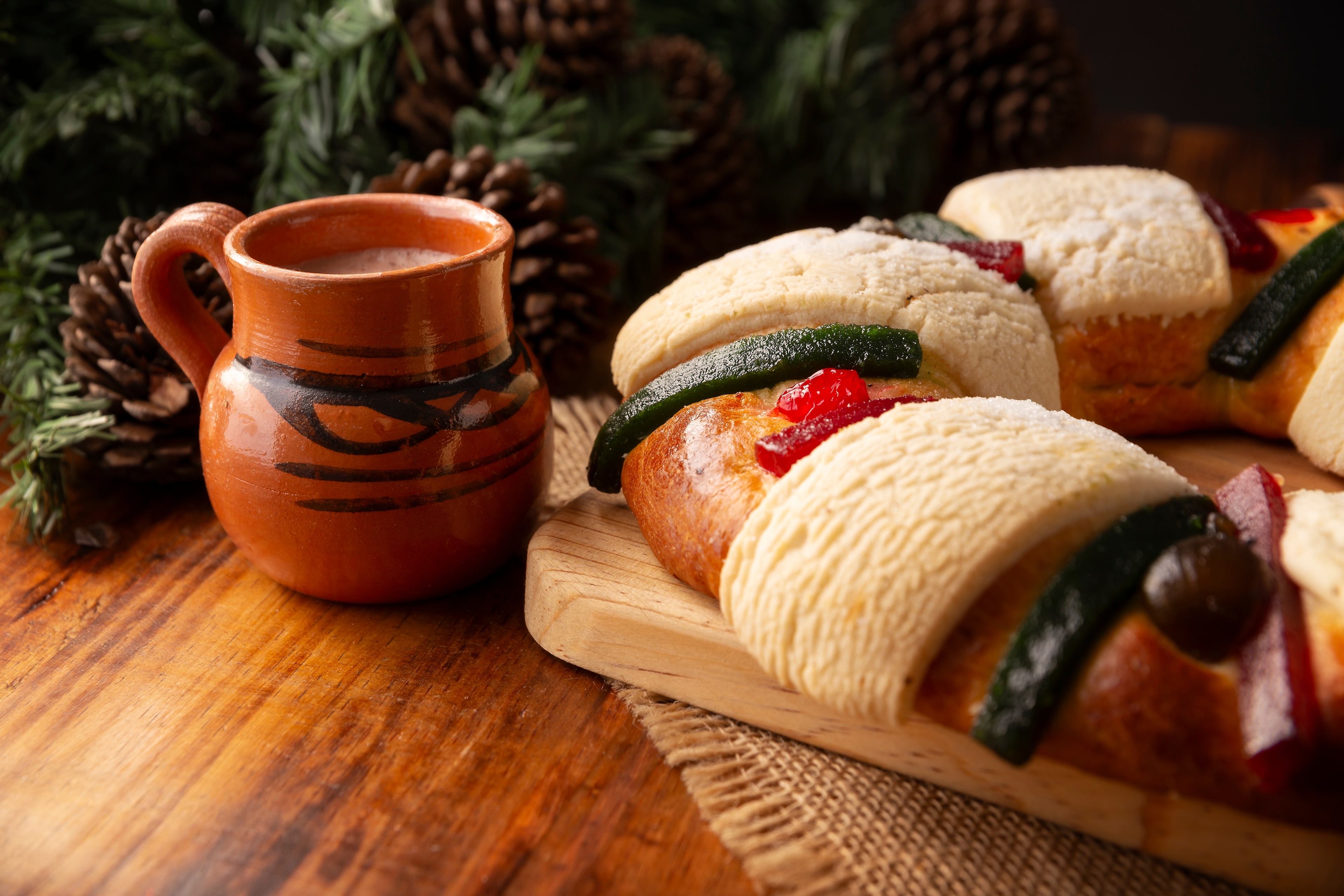 The rich history & joyful customs of La Rosca de Reyes a Mexican tradition