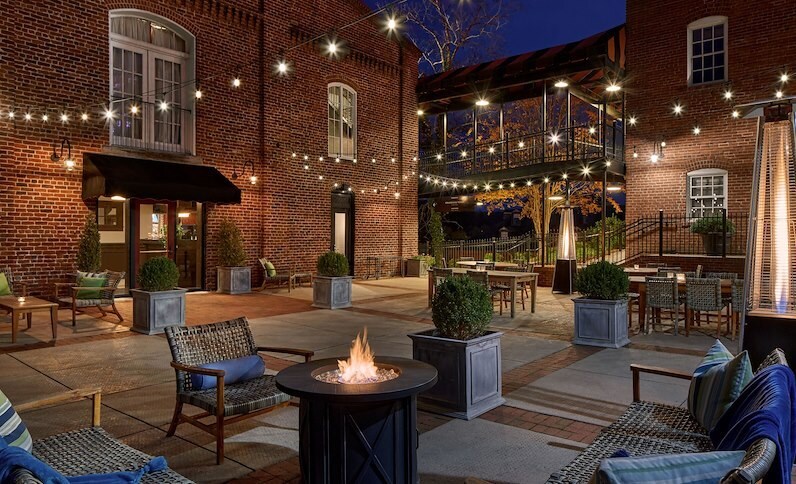 Outdoor dining in Lynchburg, VA