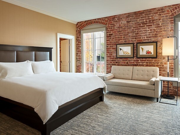 Premium King Guestroom at Craddock Terry Hotel, Lynchburg-Virginia