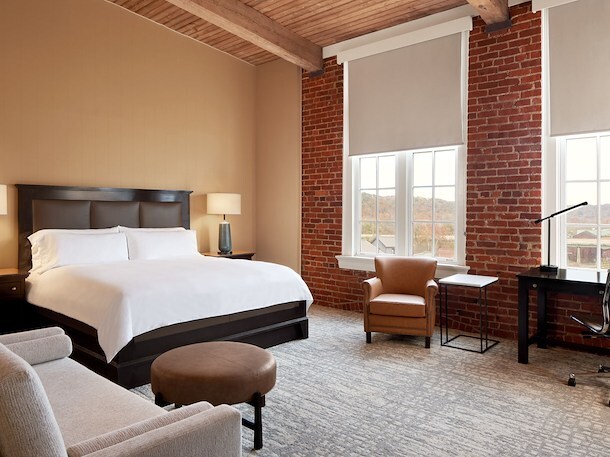 Craddock Terry Hotel Standard King Guestroom, Lynchburg-Virginia