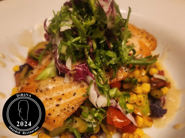 Shoemakers American Grille Seared Salmon Entree