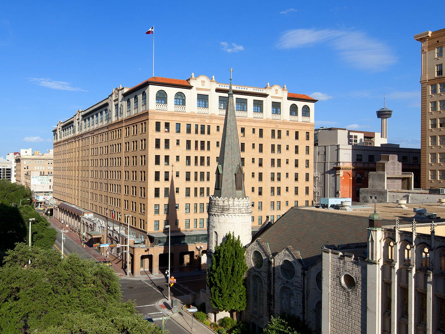 Crescent Hotels & Resorts Announces Management of The St. Anthony, a Luxury Collection Hotel
