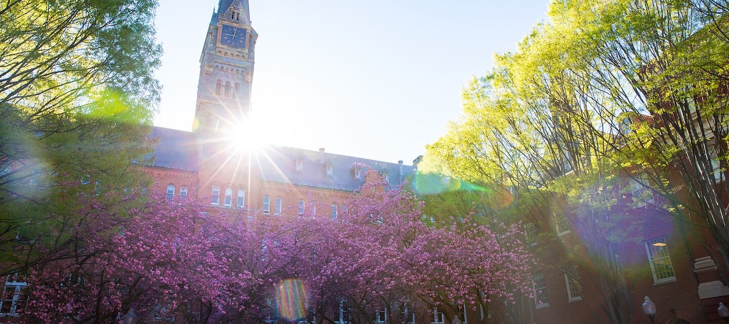 A sunny day behind Dahlgren Chapel near The Hoya Hotel at Georgetown