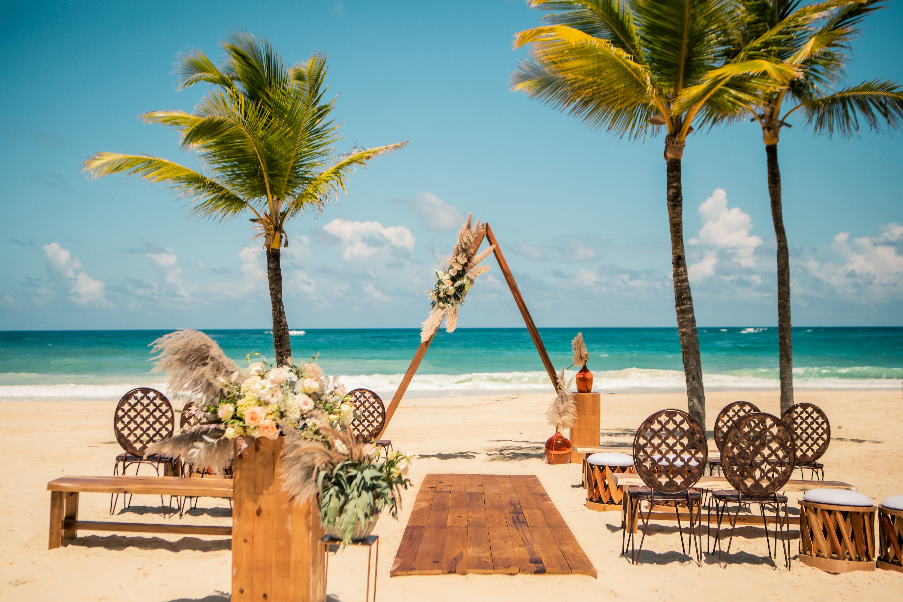Guide to Planning a Destination Beach Wedding | Destination Weddings, image size:3840x2560