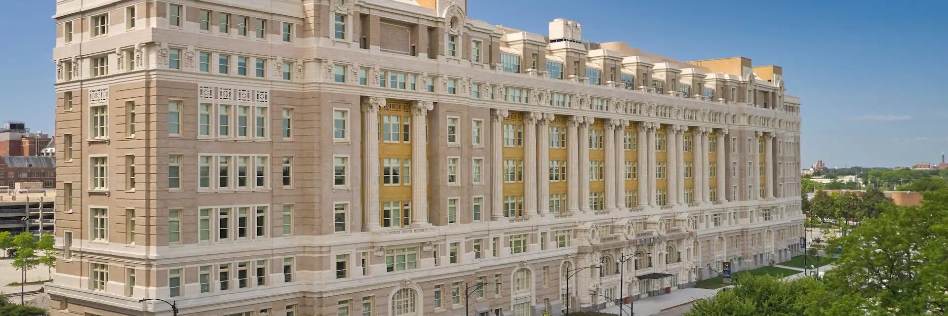 Exterior of hyatt house chicago medical university district