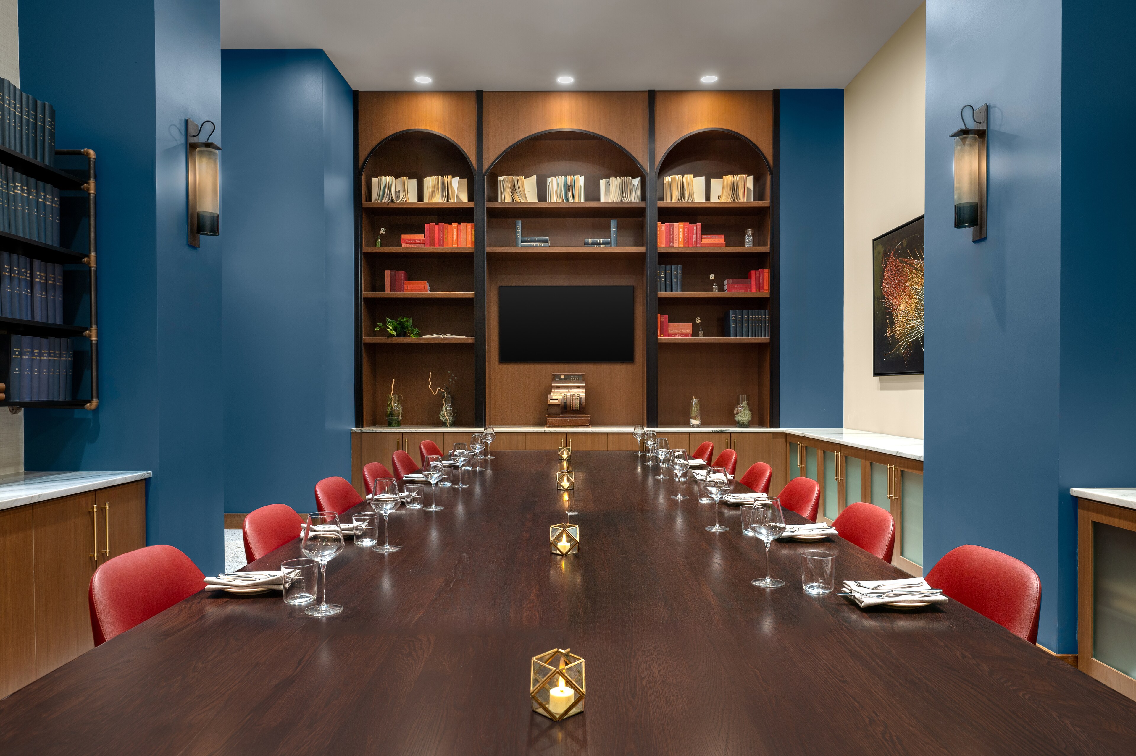 Modern meeting room at Hotel Ardent in Dayton, OH, featuring elegant decor.