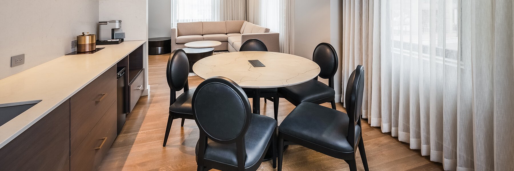 Wheelchair-Accessible Hotel Rooms - Hotel Fort Des Moines, image size:1800x600