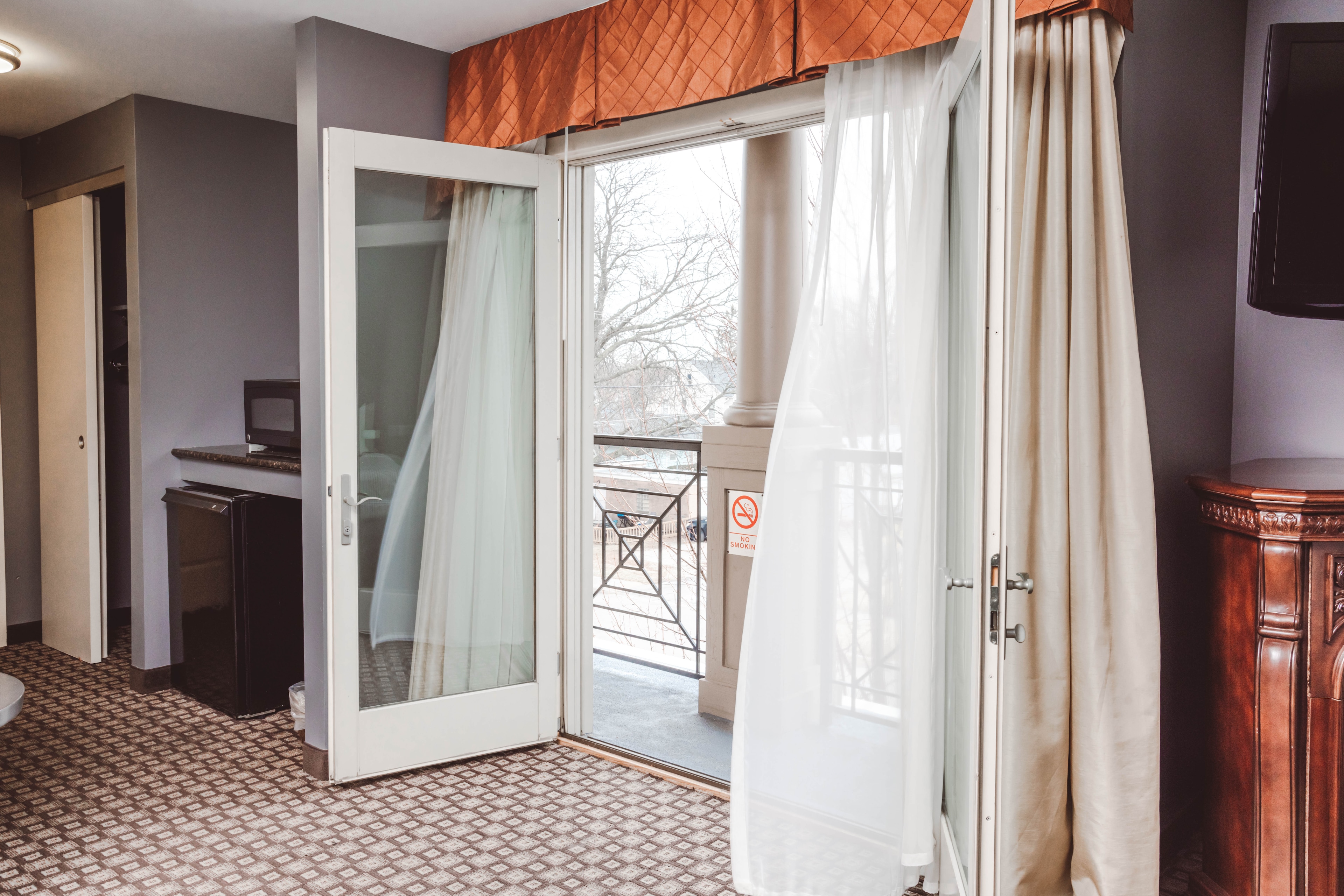 Spring into savings with 20% off your stay at Inn on Sheridan. Book now through April 30 and enjoy spring stays through April 30. 