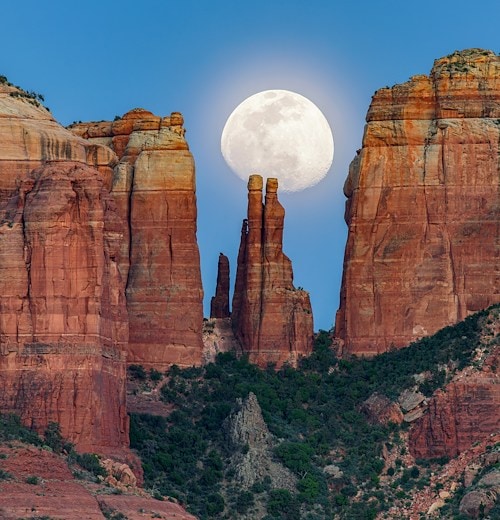 Cathedral Rock Sedona Arizona spring break hiking