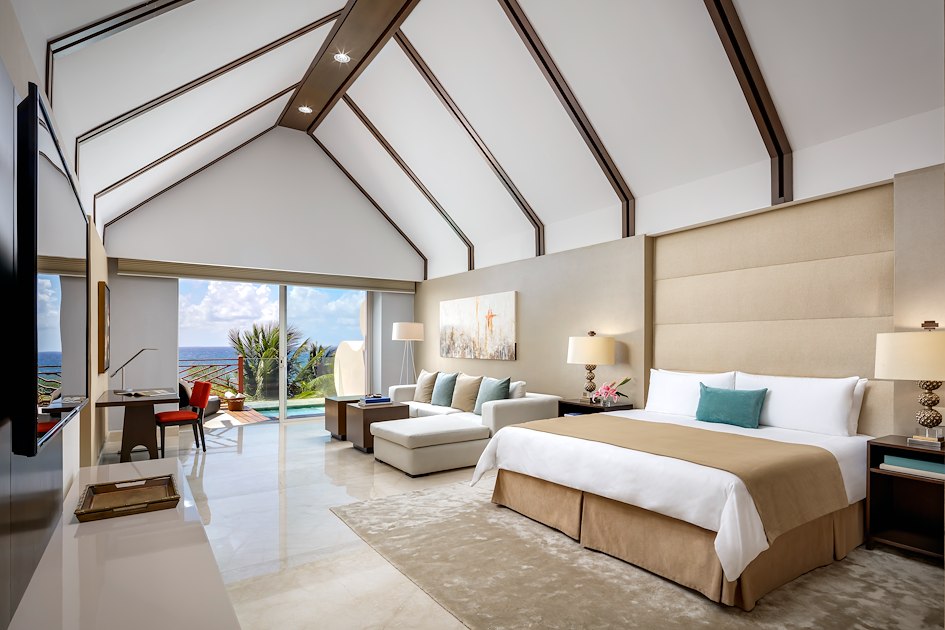 Ambassador Governor Oceanfront Suite