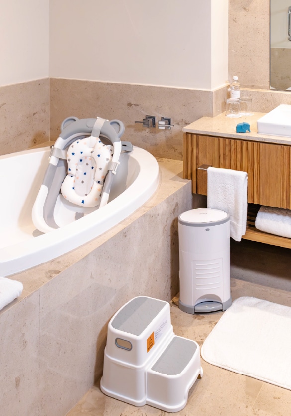 A bathtub with a baby seat