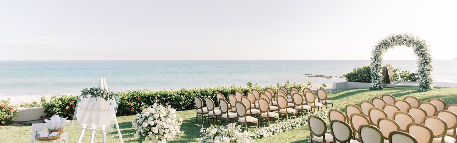 Montaje de ceremonia de boda en la playa, Grand Velas Los Cabos, Cabo San Lucas, México.