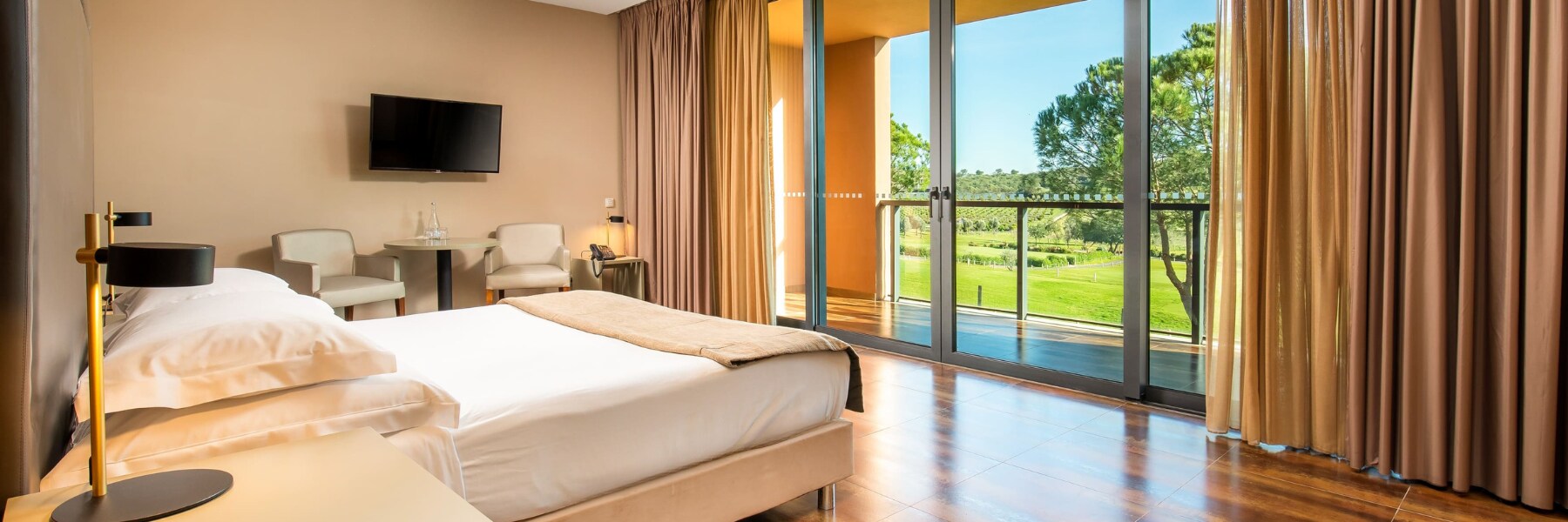Spacious and Luxurious Rooms at Nau Morgado Golf Country Club