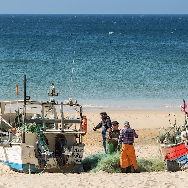 Explore the adventurous Boating experience at NAU Salema Beach Village