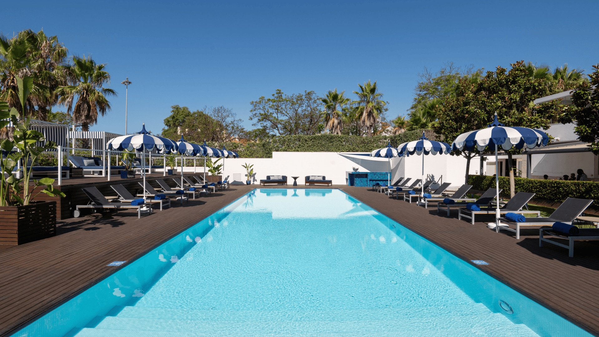 Piscina exterior do Palácio do Governador Lisbon Hotels & Spa