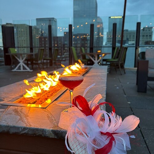 DERBY-INSPIRED DINING & SIGNATURE COCKTAILS